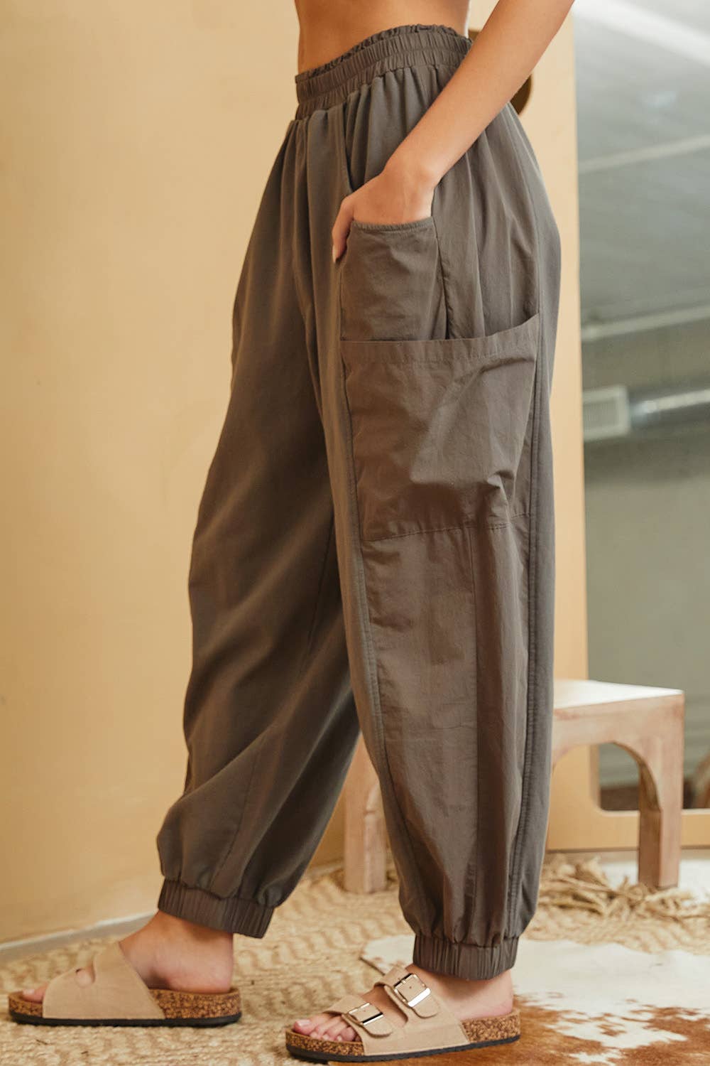 CASUAL COMFY WIDE-LEG HARMES JOGGERS