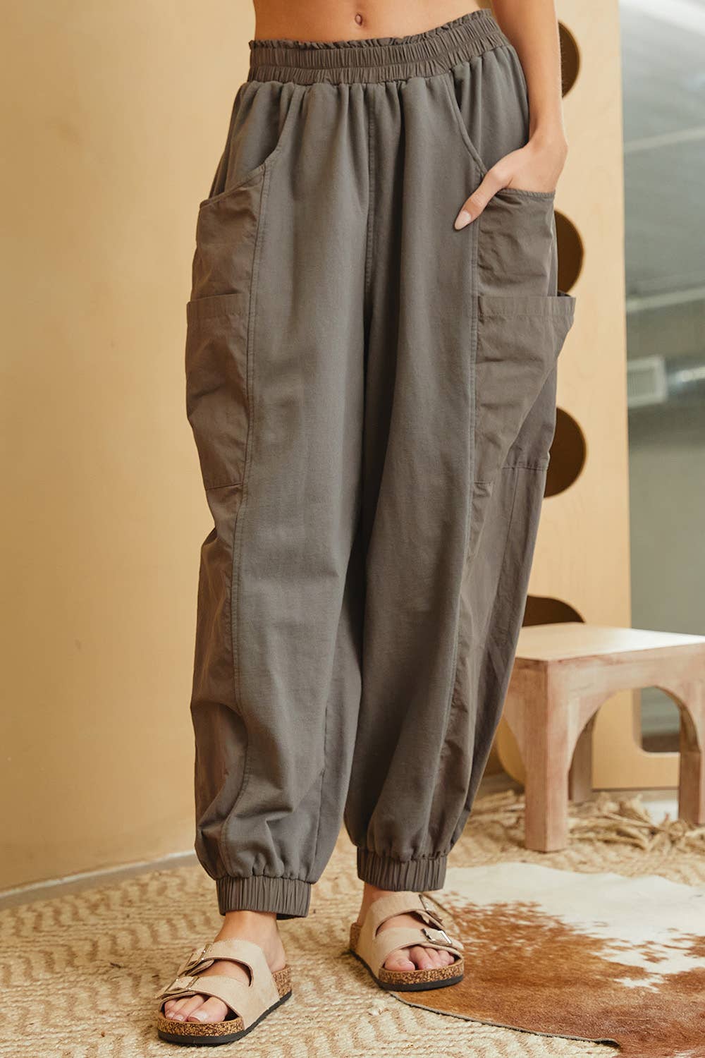 CASUAL COMFY WIDE-LEG HARMES JOGGERS