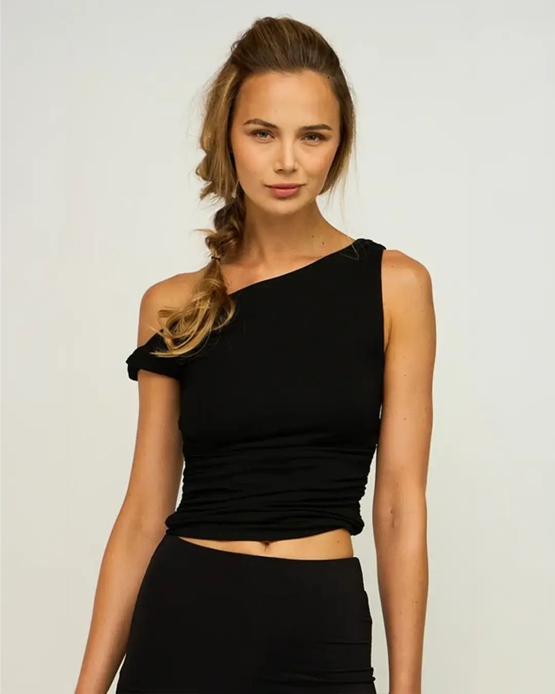 Be bold and trendy in our Hear Me Out Asymmetric Top. This one shoulder top is a must-have for spring outings. Its asymmetrical hem adds a touch of elegance to your wardrobe, making it the perfect elevated basic.