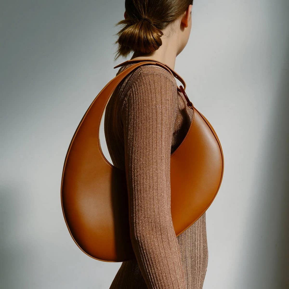 VERSATILE OVAL LARGE CAPACITY SHOULDER BAG_CWAB1909