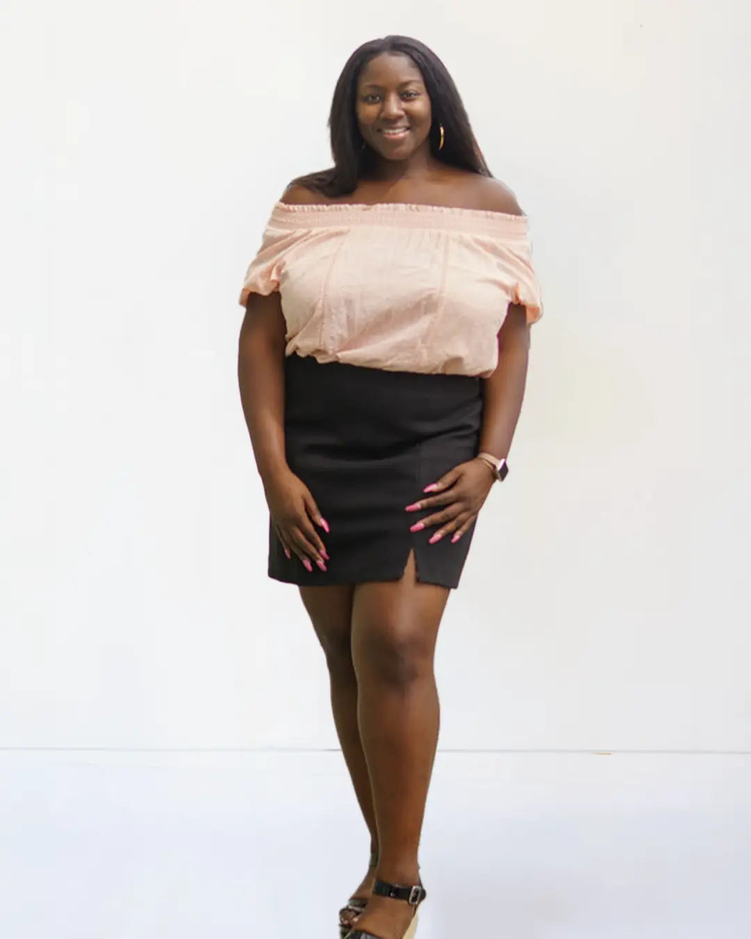 The Curve Side Slit Mini Skirt is a simple yet flirty skirt, great for an easy night-out outfit.