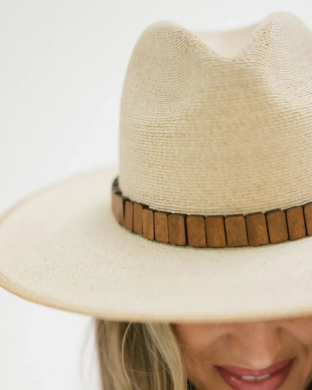 Cove is a hand-crafted&nbsp;fedora&nbsp;that breathes class + sophistication. This&nbsp;classic wide-brim hat&nbsp;is hand woven in Mexico with fine Guatemalan palm straw. A tight, even weave&nbsp;gives Cove&nbsp;its beauty&nbsp;+ ensures it will hold its shape for seasons to come.&nbsp;Cove is&nbsp;the hat you’ll want to be seen in.&nbsp;